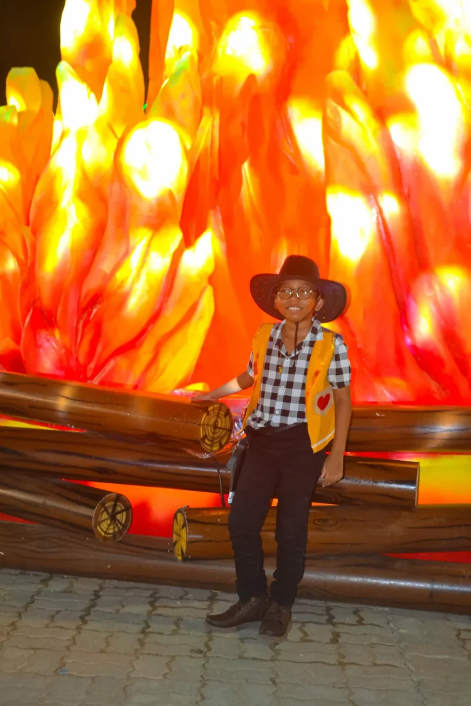 SJM 2025 - Garoto em frente a fogueira